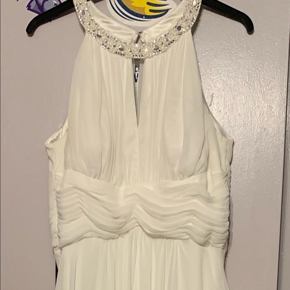 Wedding gown - Picture 2 of 2